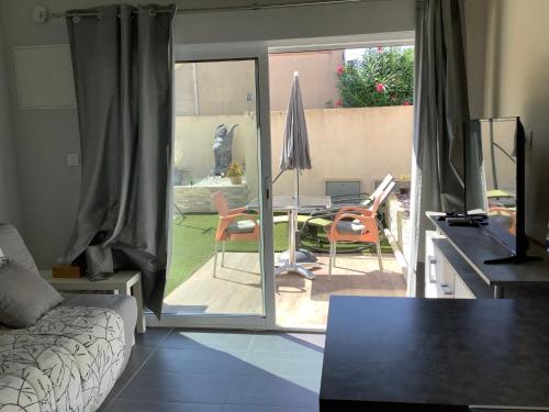Χώρος καθιστικού στο studio avec jardinet