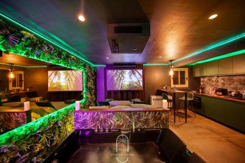 Jungle Love Room Balnéo/cinéma By HC