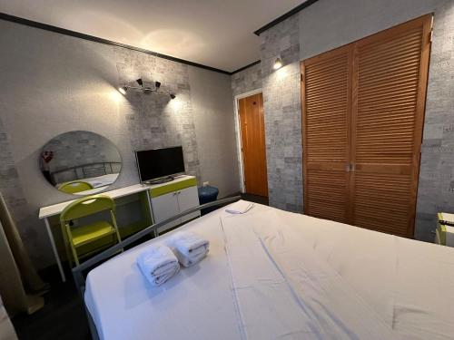 a bedroom with a large white bed with a mirror at Zlata Ultracentral Apartment MV16 in Suceava