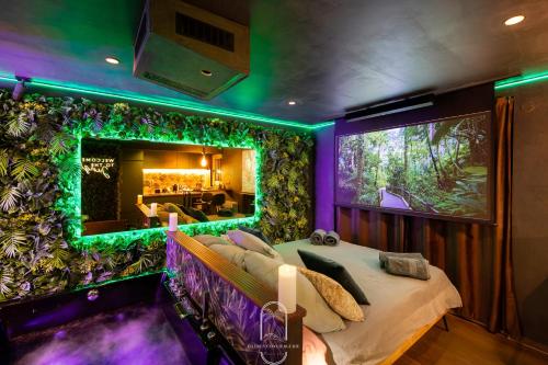 Jungle Love Room Balnéo/cinéma By HC