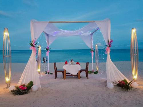 a wedding table on the beach at night at KC Beach Club & Pool Villas in Chaweng