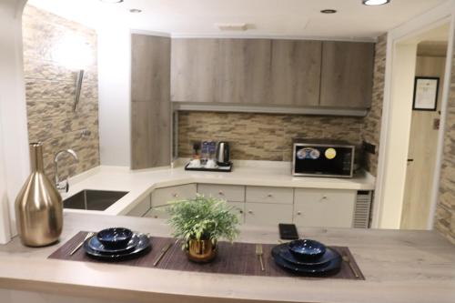 Dapur atau dapur kecil di Continent Al Waha Hotel Riyad