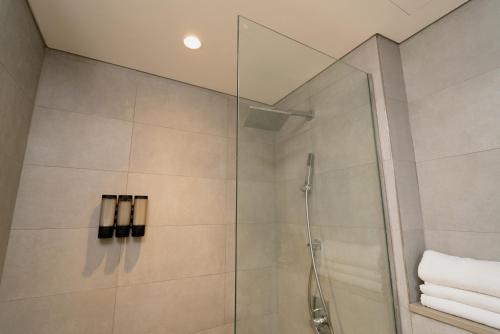 Ein Badezimmer in der Unterkunft Fantastic Studio in the heart of Sharjah by Stay Bnb