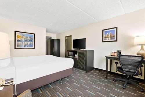 Letto o letti in una camera di Comfort Inn Chula Vista San Diego South