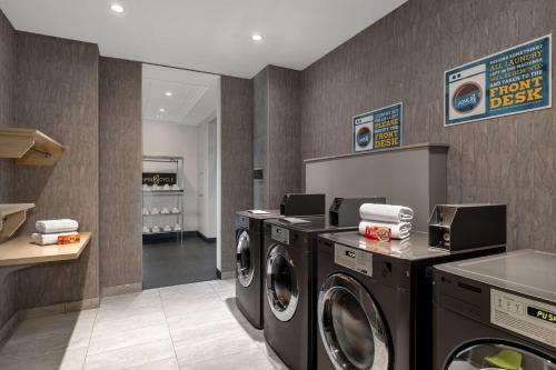 Η κουζίνα ή μικρή κουζίνα στο Home2 Suites By Hilton Bristol