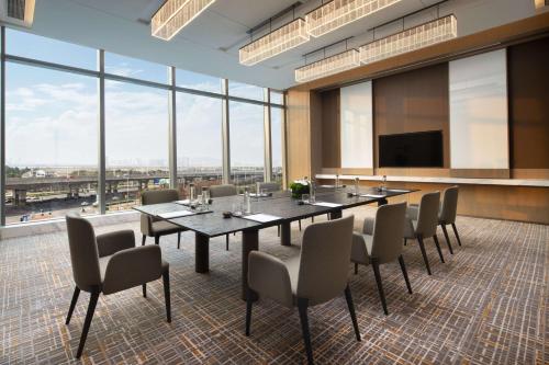 a conference room with a long table and chairs at Hyatt Regency Changshu Kuncheng Lake in Changshu