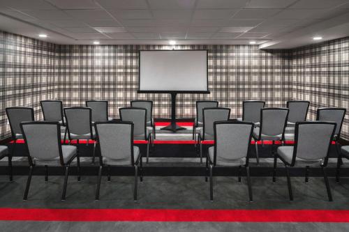 a room with a bunch of chairs and a whiteboard at Graduate by Hilton Columbus in Columbus