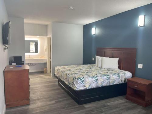 Postel nebo postele na pokoji v ubytování Motel 6 Cleveland, MS – Delta State University