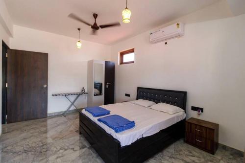 a bedroom with a bed and a ceiling fan at Casa Quina Heritage#3 in Taleigao