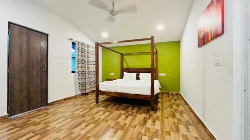 Katil atau katil-katil dalam bilik di King Villa Goa