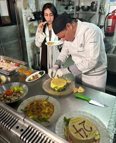 Makanan di atau berdekatan hotel