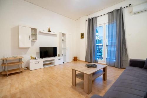 Petralona station apartment