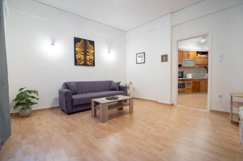 Petralona station apartment