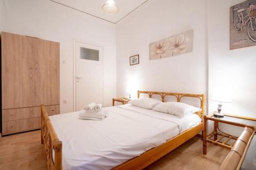 Petralona station apartment