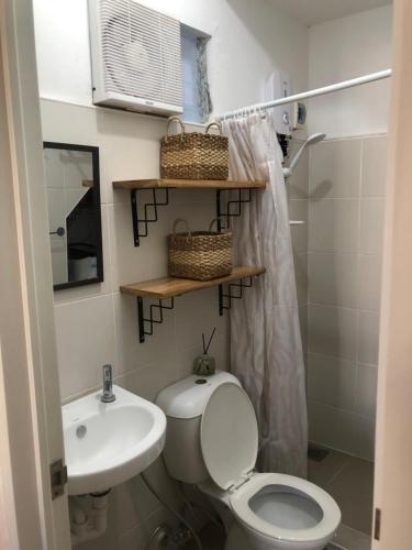 Ένα μπάνιο στο New Cozy Home in Dumaguete