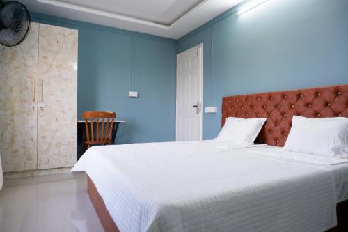 Ένα ή περισσότερα κρεβάτια σε δωμάτιο στο Haya Residency