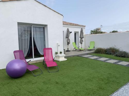 Maison de vacances avec jardin clos, à proximité de la plage de Barbâtre, 6 couchages - FR-1-224B-227