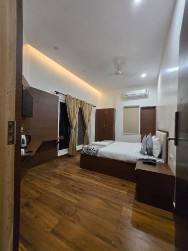 Katil atau katil-katil dalam bilik di A Palace on River ( Rashmi Guest House )