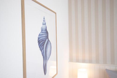 a glass picture of a seahorse on a wall at Strandschönheit in Wangerooge