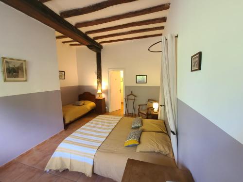 En eller flere senge i et værelse på Chambres d'Hôtes du Clos de la Touche