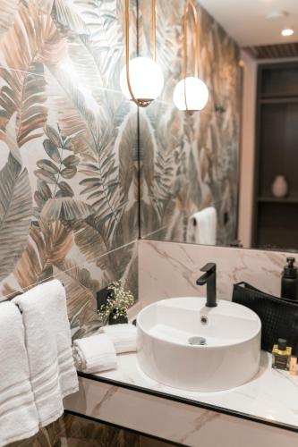 a bathroom with a sink and a large mirror at Love Me Nemi in Nemi