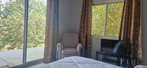 TV a/nebo společenská místnost v ubytování Comfort Inn Guest House