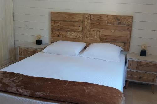 Photo de la galerie de l'établissement Maison provençale avec piscine, à Manosque