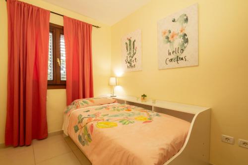 Katil atau katil-katil dalam bilik di Beach apartment with terrace and pool
