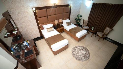 Postel nebo postele na pokoji v ubytování Orchid Inn by WI Hotel