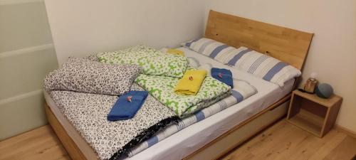 Ένα ή περισσότερα κρεβάτια σε δωμάτιο στο Wohnung im Zentrum mit Ausblick