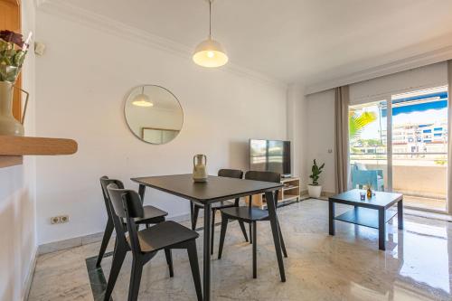 MARBELLA HOME RENTALS - Marina Banus, Puerto Banus, 2BR Apartment, parking & pool