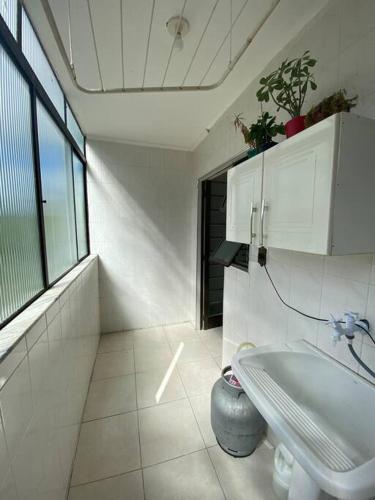 Koupelna v ubytování Apartamento excelente localização!