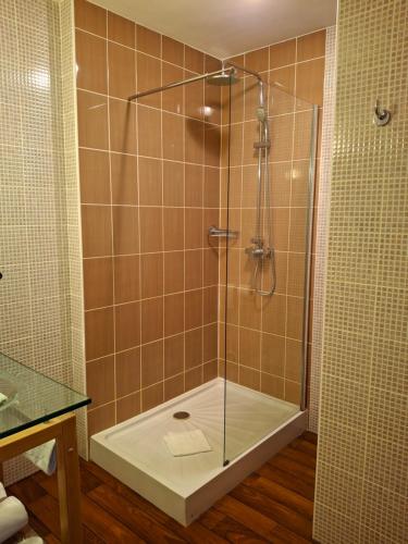 Ένα μπάνιο στο Hôtel Tour Maje