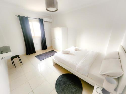 Postel nebo postele na pokoji v ubytování Stylish and modern apartment