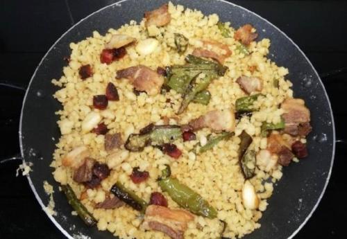 Makanan di atau berdekatan rumah percutian