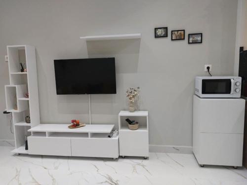 Loutraki centre comfortable studio by the sea
