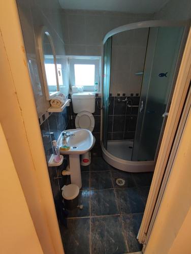 Ένα μπάνιο στο Latinski apartman