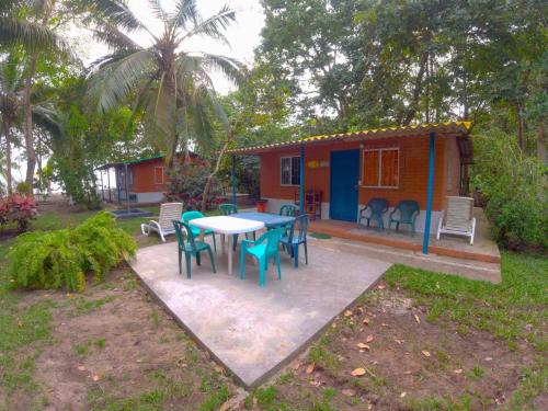 a table and chairs in front of a small house at Las Cabañas de Mario in Necoclí
