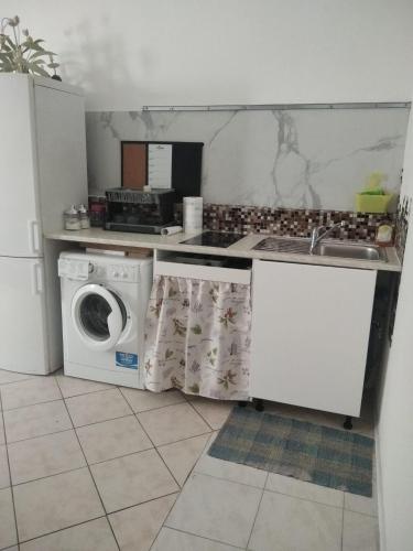 "HOUSE OF LELLA 2" appartamento 1 camera da letto - M1 METRO ROSSA