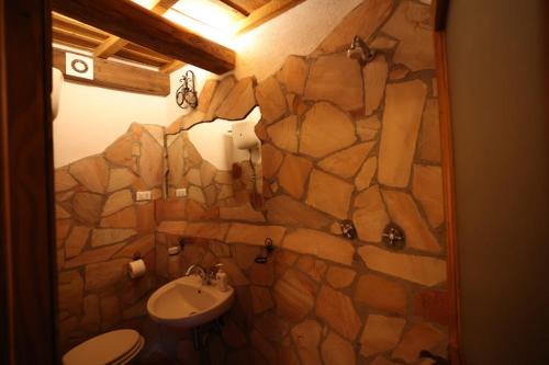 A bathroom at Casamatta a Blera