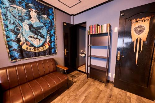 a living room with a couch and a painting on the wall at Harry Potter Osaka HogwartsSchool哈利波特 魔法学院 in Osaka