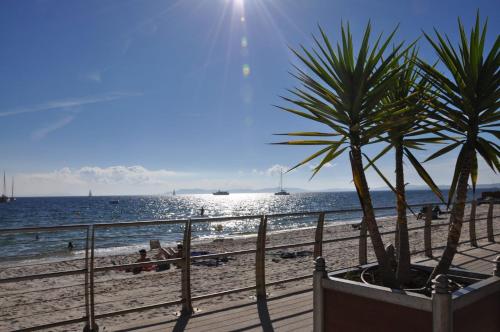 Studio sur le port de Hyères - à 2min des plages, Clim & Balcon