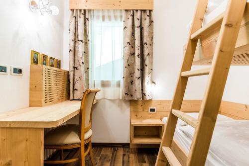 Ένα ή περισσότερα κρεβάτια σε δωμάτιο στο Apartments Rainer - Val Gardena