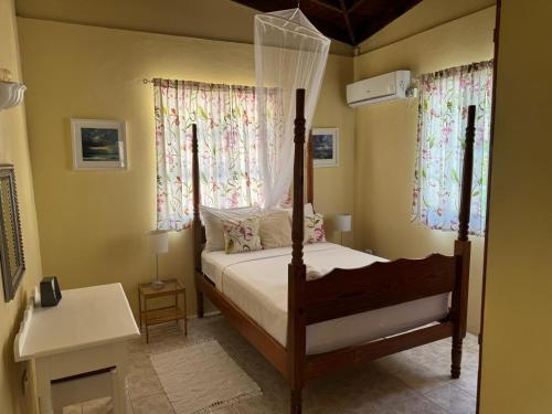 Postel nebo postele na pokoji v ubytování St James Apartments