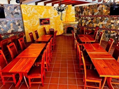 A restaurant or other place to eat at Hotel Jotam