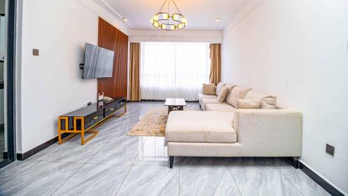 Μια τηλεόραση ή/και κέντρο ψυχαγωγίας στο Staroot Kilimani B2-4