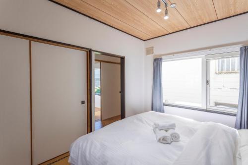Una cama o camas en una habitación de Kamonoya Toya INN