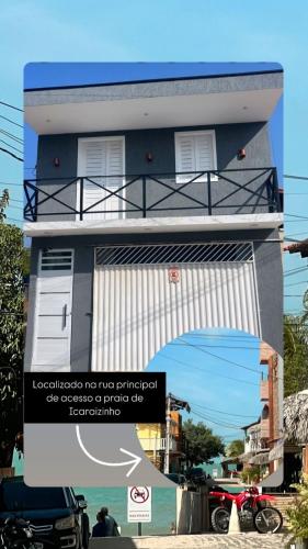 a building with a sign in front of it at Apartamento Brisa Icaraizinho Villa brisa Icaraizinho in Amontada