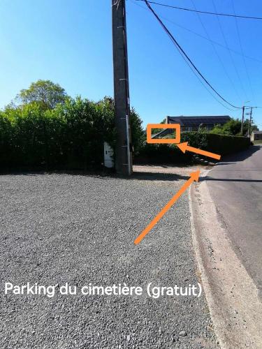 an orange sign on the side of a road at Une Cabane au Verger in Anthisnes
