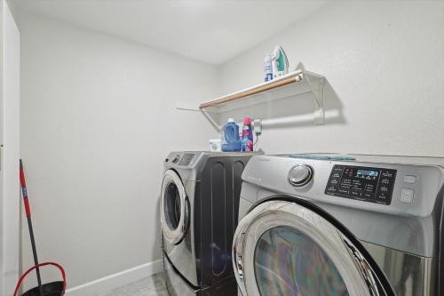 Gambar di galeri bagi Gorgeous 4BR 2,5BA Holiday Home 15min to DFW Int Airport di Flower Mound